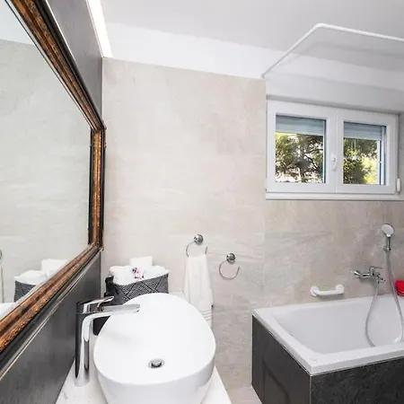 New Lux With Private Bathroom Full Privacy * Split
