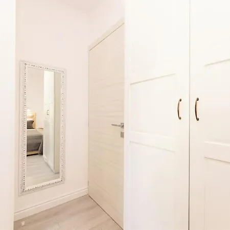 New Lux With Private Bathroom Full Privacy
