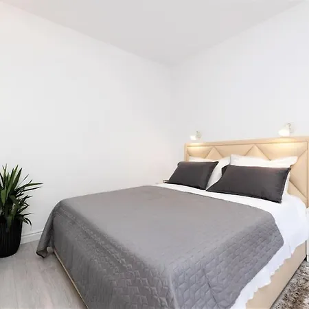 New Lux With Private Bathroom Full Privacy